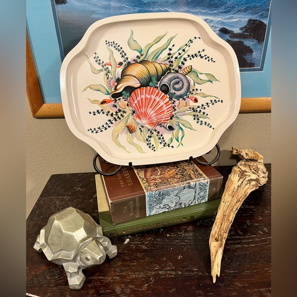 VINTAGE & RARE Other - VINTAGE & RARE 50’s SEA SHELL METAL TRAY